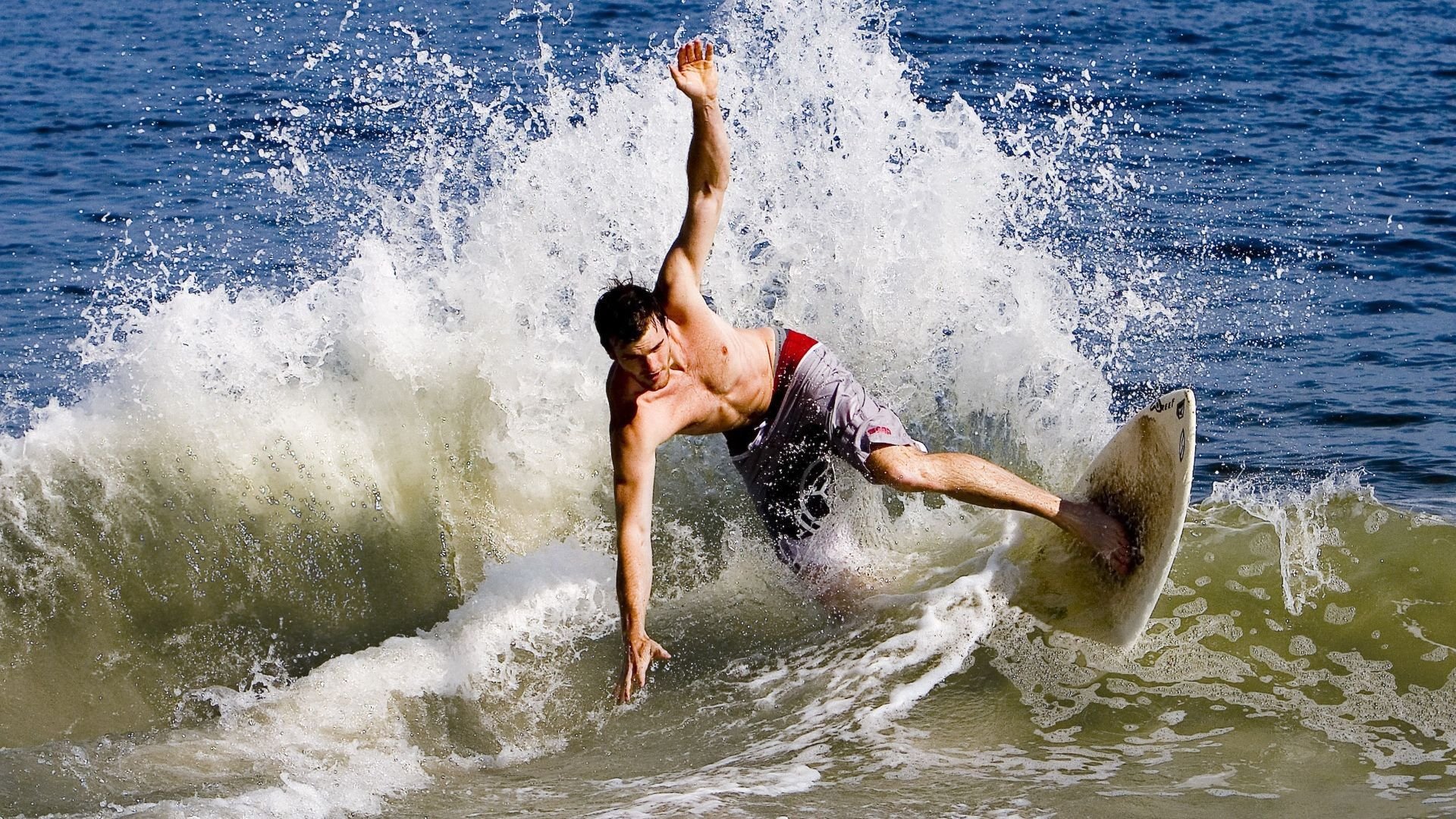 开云体育平台-英超经典对决，战术调整和精彩瞬间轮番出现，英超精华集锦