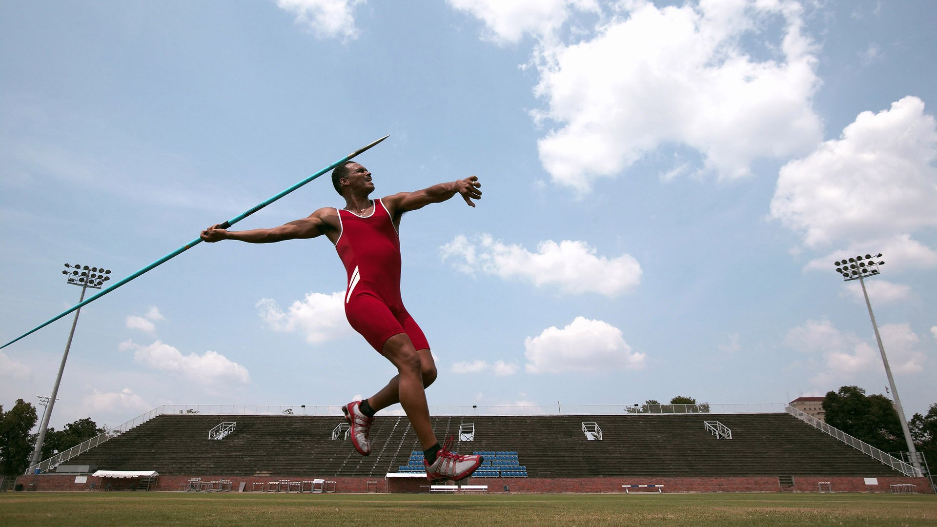 开云体育平台-远射“爆炸炮”：欧冠史上最震撼的远射瞬间，远射重炮手
